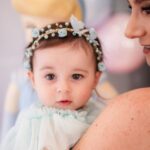 Tiara aramada para bebê azul